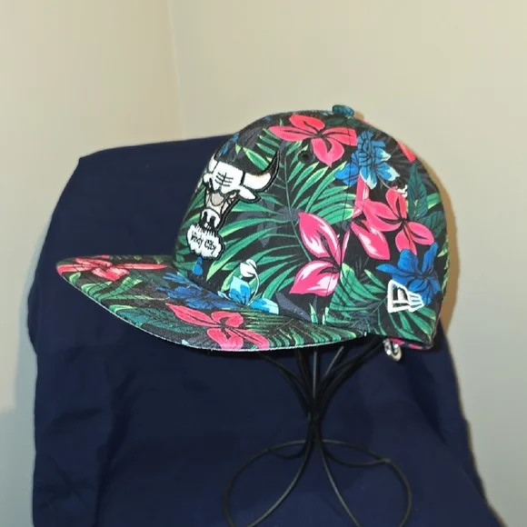 New Era Floral Chicago Bulls Snapback Cap - Black, Blue, Pink, Green - Picture 3 of 7